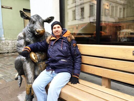 The streets of the Old Town are packed with quirky little shops and cafes and restaurants offering tempting food. Andy posing with Goodwin the bull - a bronze bull sculpture outside Goodwin Steak House.