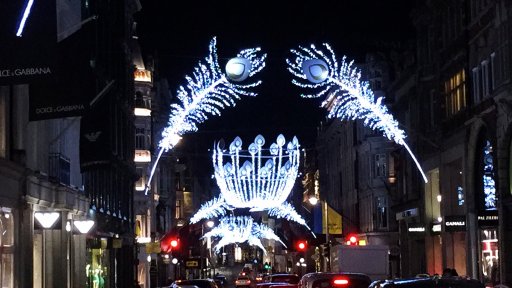 Gaze at Bond Street's dazzling peacock-themed display, sparkling with more than 250,000 lights and plumes of elegant feathers.