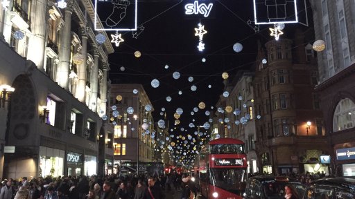 2017 is the 58th year that the road has been lit up for Christmas. This year, Oxford Street's lights consist of 1778 decorations made from 750,000 LED lights, which is impressive. The designs are inspired by snowflakes and also feature advent calendar doors.