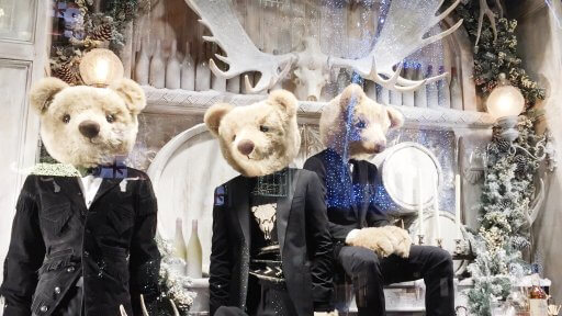 Ralph Lauren, this festive season, are filling the population of London with some teddy bear cheer. Yes, in the windows of the Ralph Lauren London flagship store, you will find bears, dressed like bears have never dressed before.