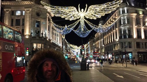 2016 saw Regent Street get back on track with some pretty amazing angel displays. Clearly, someone decided that if it ain’t broke don’t try to fix. 2017 saw the angels making their second outing.
