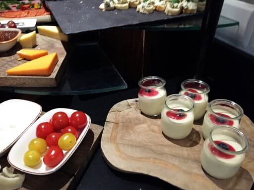 The food choice during happy hour in Doubletree Tower of London's Executive Lounge was better than I had expected, with really tasty chicken wings, crudités, a selection of cheeses and a couple of different types of canapé.