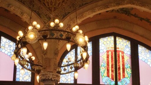 When it comes down to describing the auditorium, it is difficult to know where to start. Should I start with the fabulous stained-glass windows? Their elegant panes glistened as the light passes through St George crosses, Catalan flags and garlands of flowers.