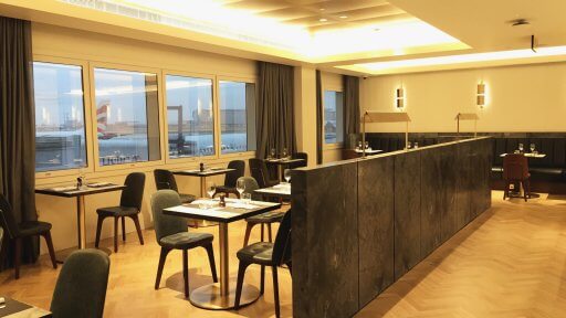 Qantas has its mandatory 'Rockpool dining experience' at the London lounge, which centres on the ground floor dining room's à la carte menu with table service, which is offered during select hours.