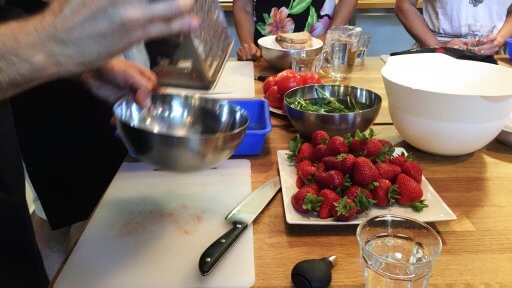 Bart prepared the strawberries for the Gazpacho de Fresas. The group chatted as we worked and from being a bunch of strangers at the start of the session it soon felt like we were a group of friends.